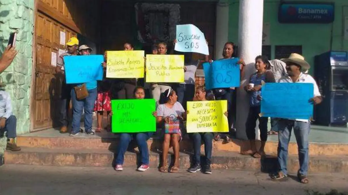 Protesta vecinos de coyuca